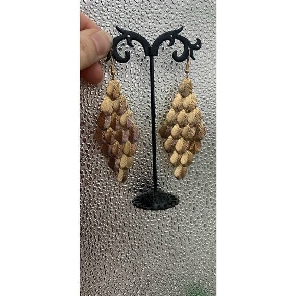 Beautiful Gold Tone Leaf Statement Dangly Pierced Earrings - Picture 3 of 5